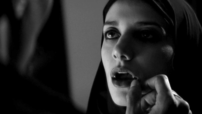 Phim Cô Gái Về Nhà Một Mình Ban Đêm - A Girl Walks Home Alone at Night